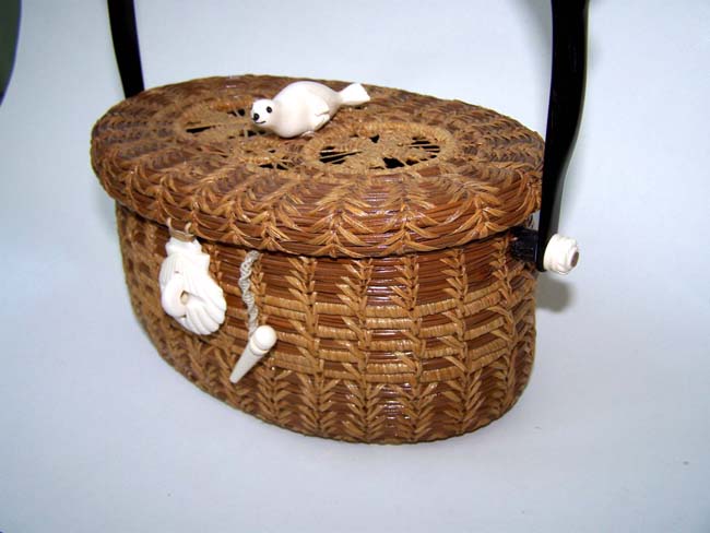 A MATTAPOISSETT Basket circa 1975 — image 2